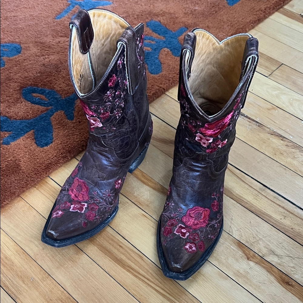 Old Gringo embroidered cowboy boots